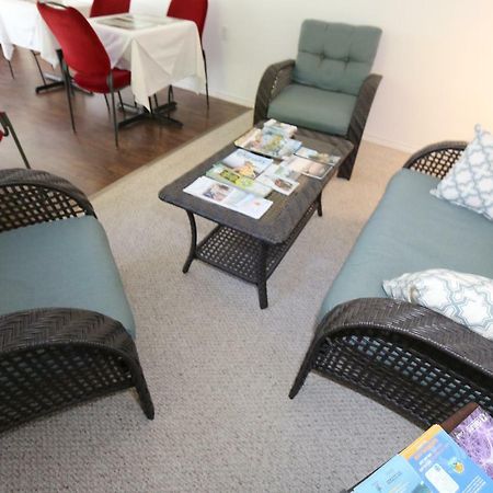 Crysler Cedar Drive Inn מראה חיצוני תמונה