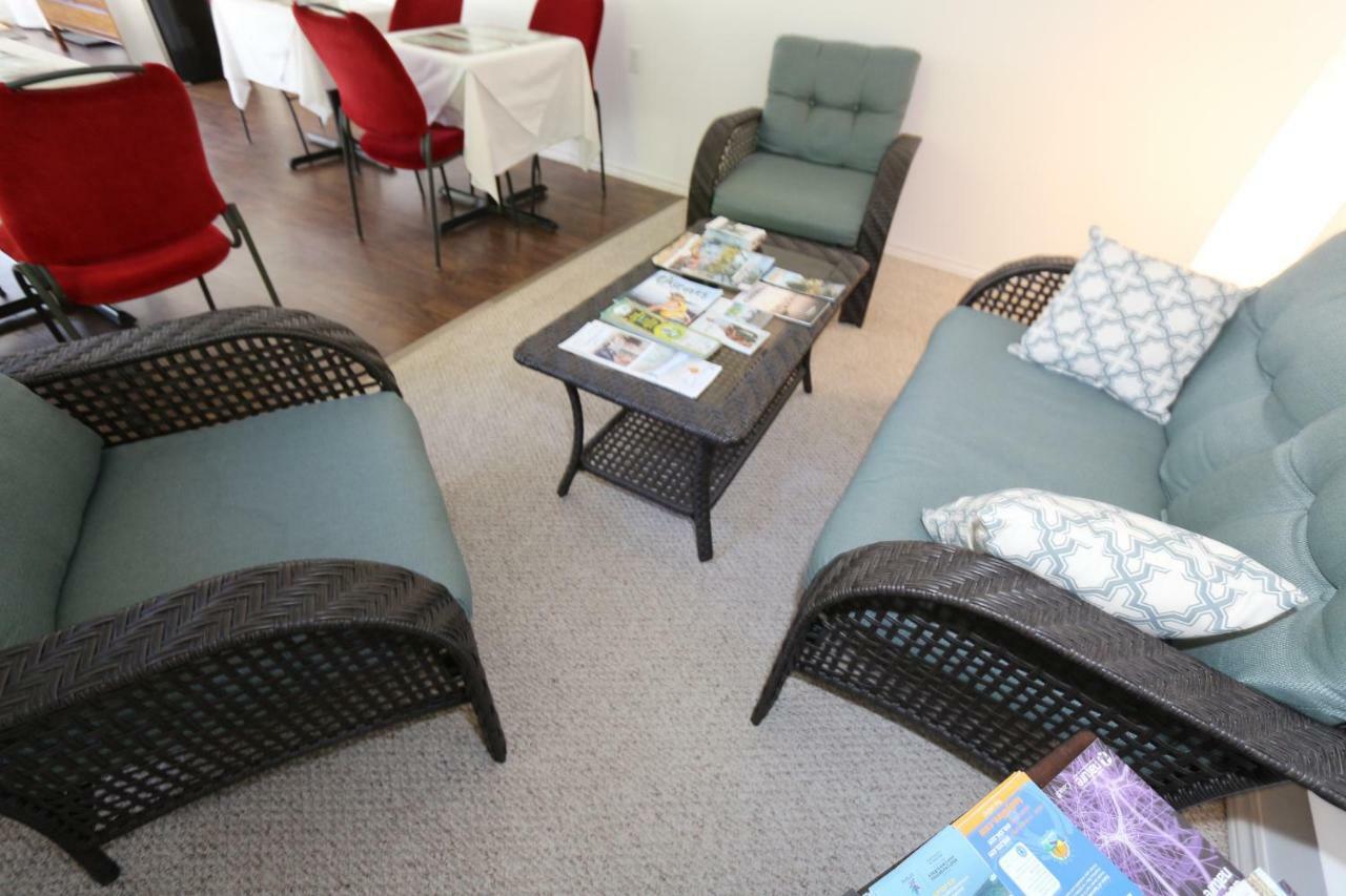 Crysler Cedar Drive Inn מראה חיצוני תמונה