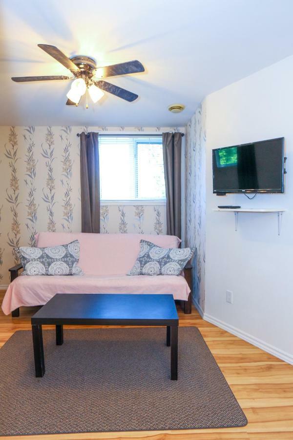 Crysler Cedar Drive Inn מראה חיצוני תמונה