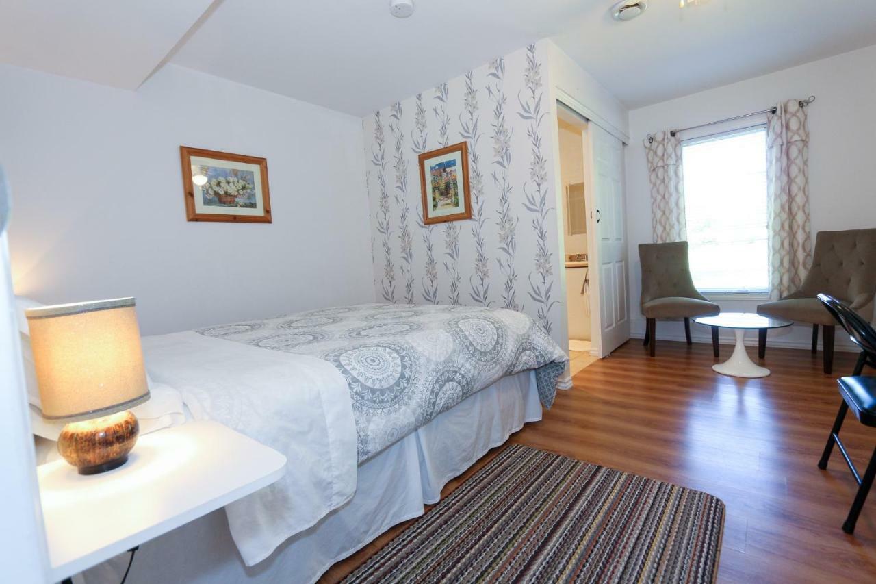 Crysler Cedar Drive Inn מראה חיצוני תמונה