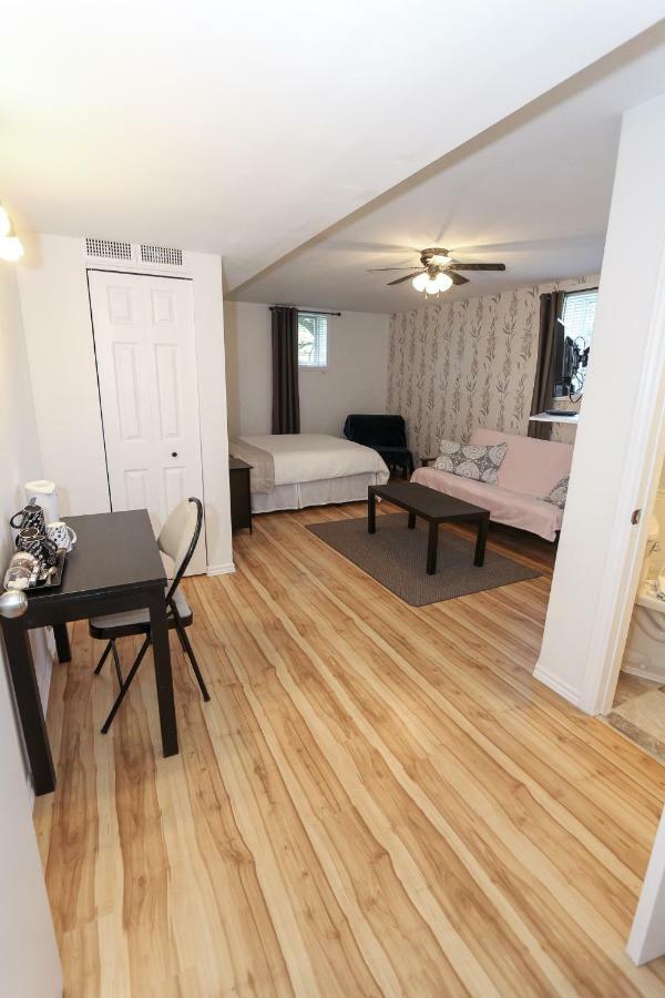 Crysler Cedar Drive Inn מראה חיצוני תמונה
