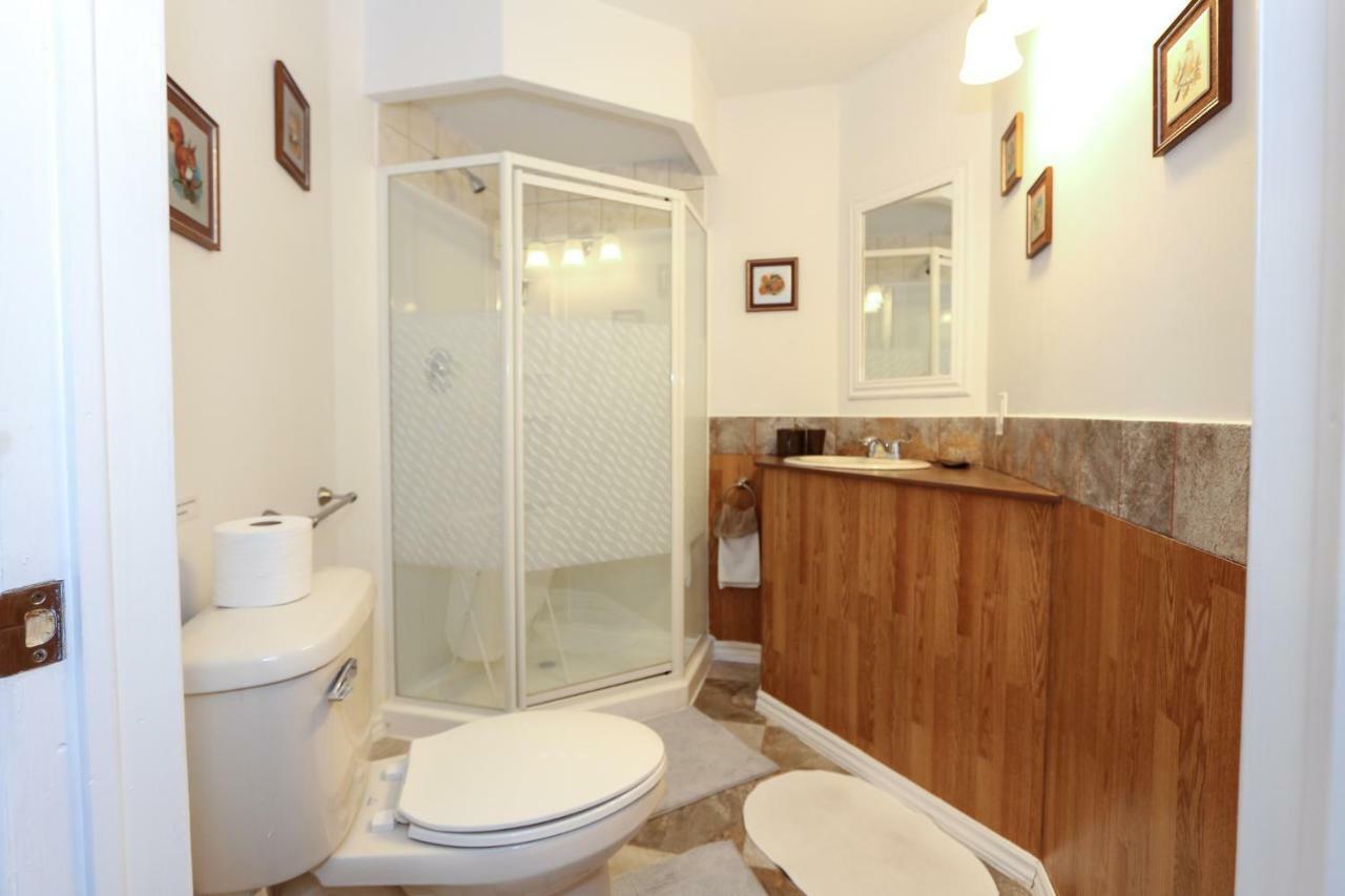 Crysler Cedar Drive Inn מראה חיצוני תמונה